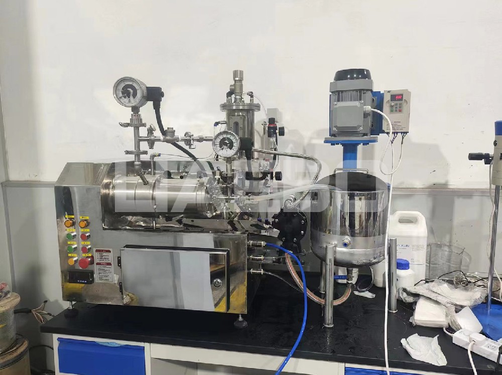 浙江某公司2L實(shí)驗室砂磨機(jī)調(diào)試成功