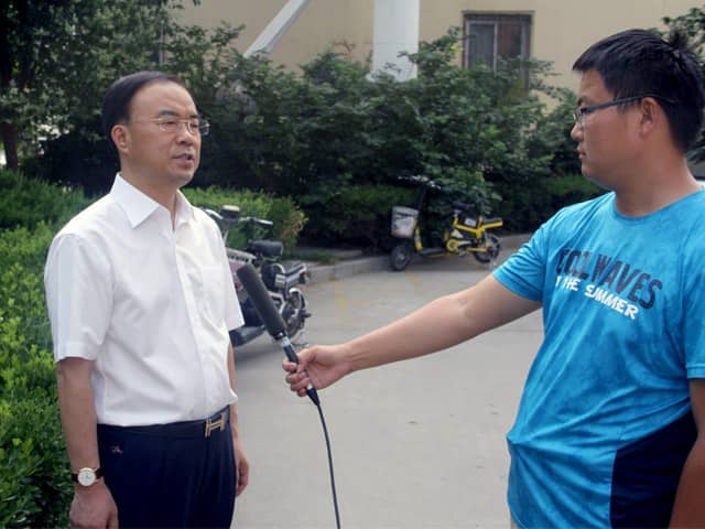 山東天意機(jī)械董事長(zhǎng)劉洪彬作為基層共產(chǎn)黨員，今天接受了當(dāng)?shù)赜浾叩牟稍L