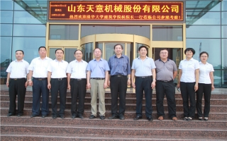 清華大學建筑設計研究院副院長、研究員侯建群蒞臨