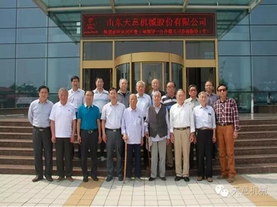 兗州區(qū)委常委、組織部長徐繼瑞一行領(lǐng)導(dǎo)蒞臨天意參觀指導(dǎo)工作